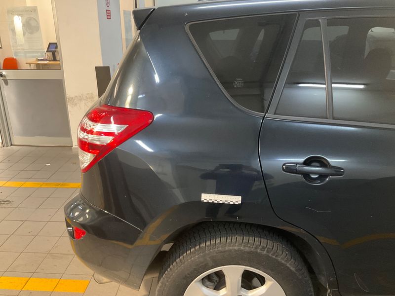Toyota RAV 4 2.2 D-4D 2011 – снимка 21