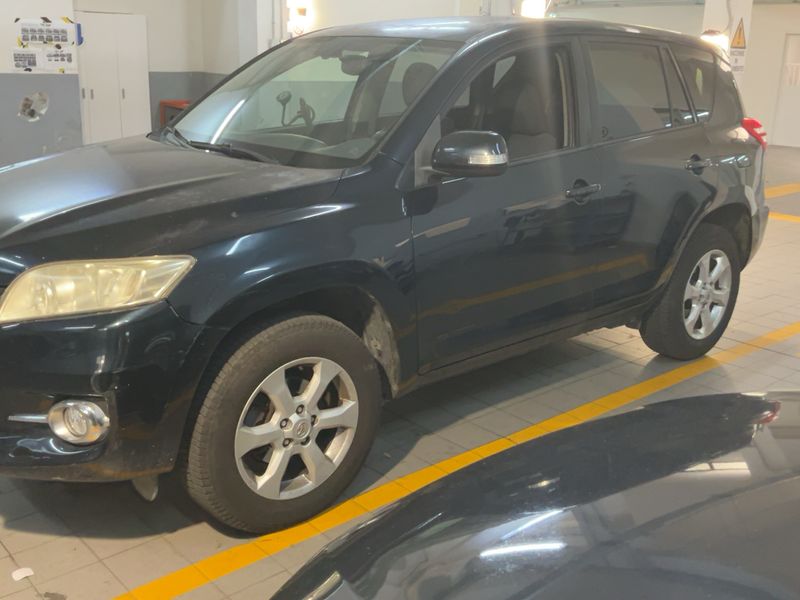 Toyota RAV 4 2.2 D-4D 2011 – снимка 2