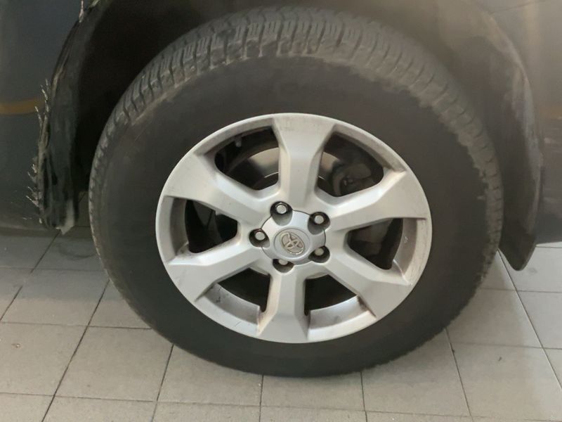 Toyota RAV 4 2.2 D-4D 2011 – снимка 11