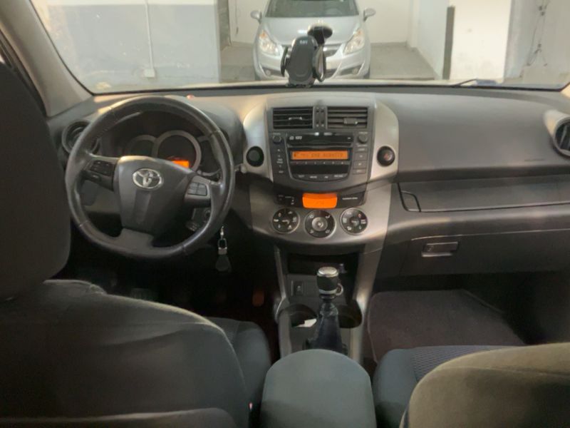 Toyota RAV 4 2.2 D-4D 2011 – снимка 17
