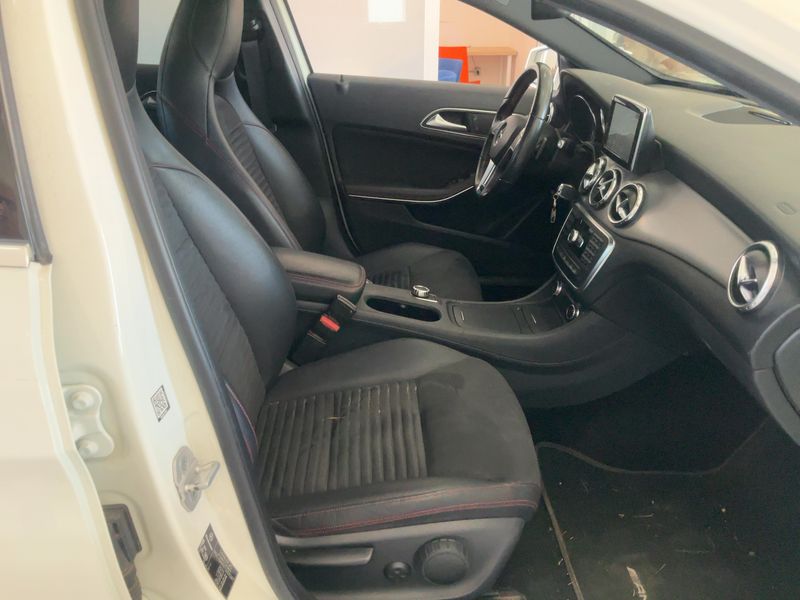 Mercedes-Benz GLA-Klasse GLA 220 d 4Matic Premium 2014 – снимка 16