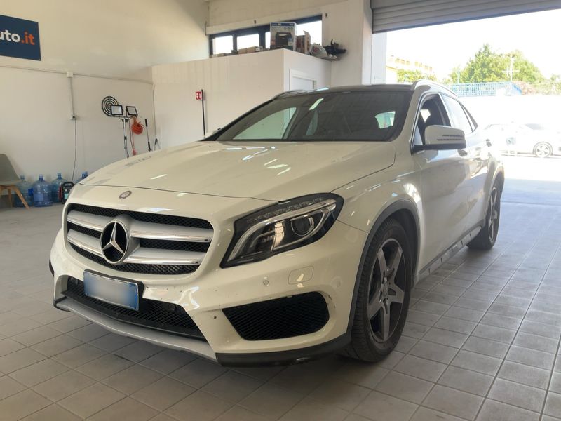 Mercedes-Benz GLA-Klasse GLA 220 d 4Matic Premium 2014 – снимка 1