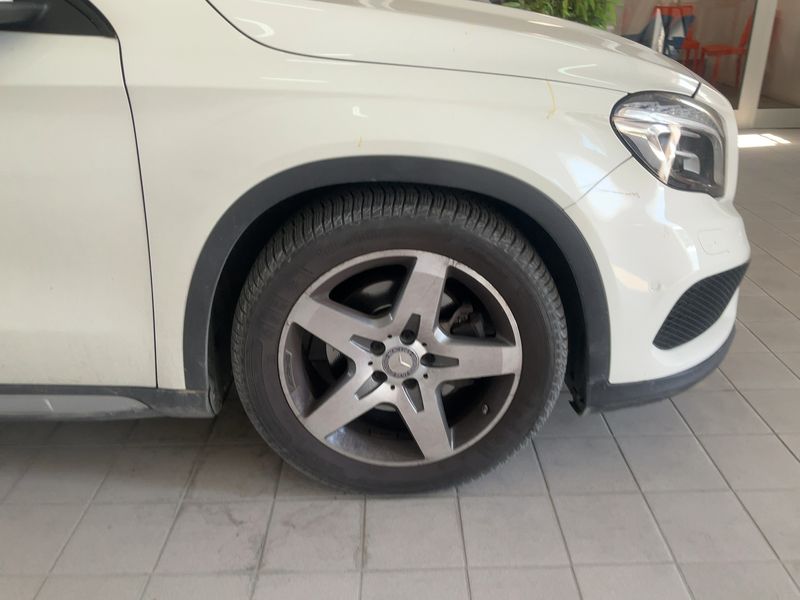 Mercedes-Benz GLA-Klasse GLA 220 d 4Matic Premium 2014 – снимка 11