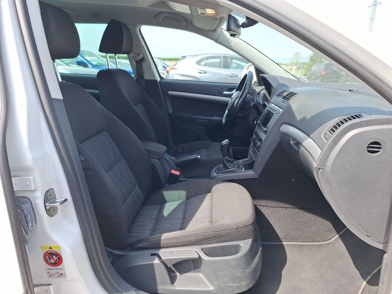 Skoda Octavia 2.0 TDI Twenty 2012 – снимка 10