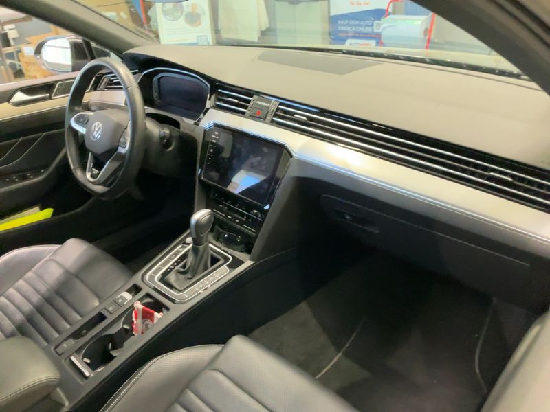 Volkswagen Passat 2.0 TSI Elegance 4Motion 2022 – снимка 18