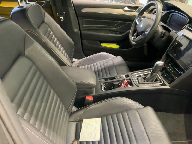 Volkswagen Passat 2.0 TSI Elegance 4Motion 2022 – снимка 17