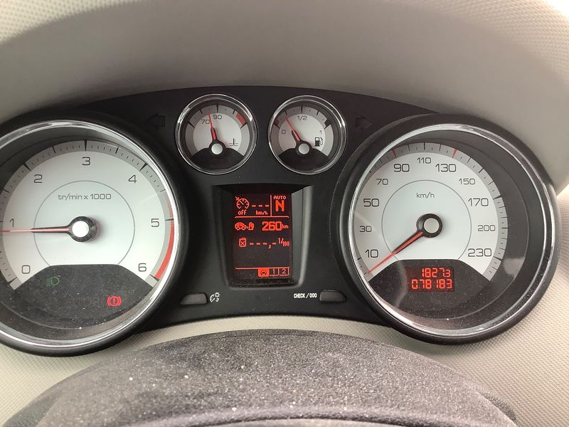 Peugeot 308 1.6 HDi Sport Plus 2008 – снимка 18
