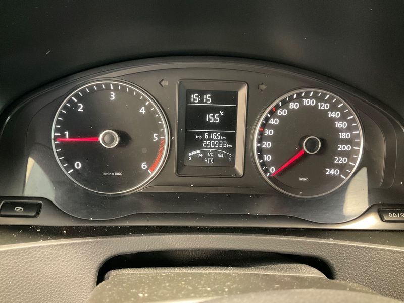 Volkswagen T5 Kombi 2.0 TDI 2011 – снимка 18