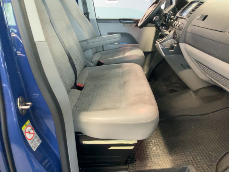 Volkswagen T5 Kombi 2.0 TDI 2011 – снимка 16