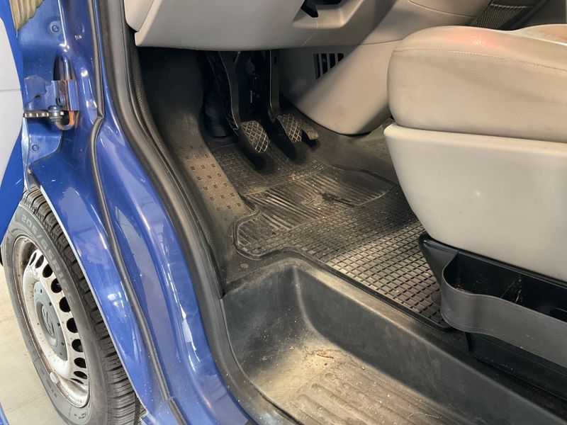Volkswagen T5 Kombi 2.0 TDI 2011 – снимка 38