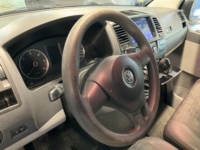 Volkswagen T5 Kombi 2.0 TDI 2011 – снимка 46