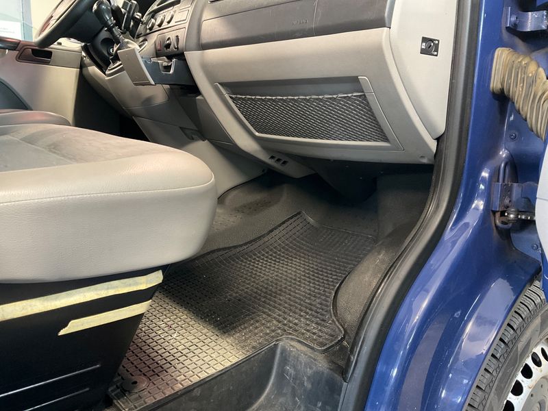 Volkswagen T5 Kombi 2.0 TDI 2011 – снимка 40