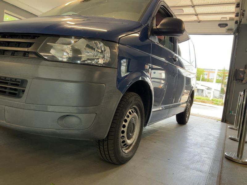 Volkswagen T5 Kombi 2.0 TDI 2011 – снимка 2