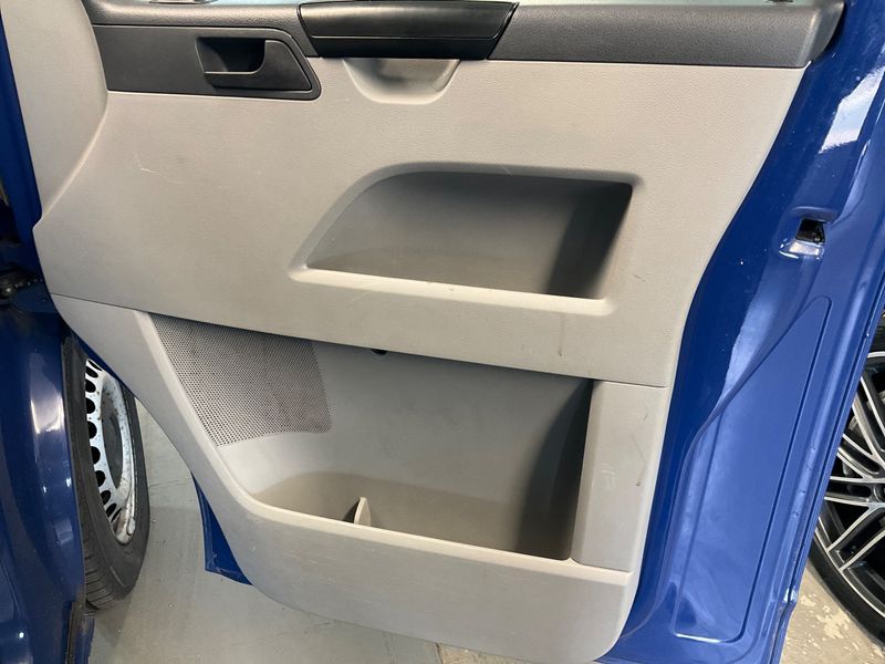 Volkswagen T5 Kombi 2.0 TDI 2011 – снимка 39
