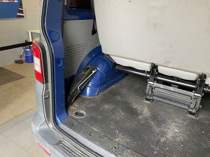 Volkswagen T5 Kombi 2.0 TDI 2011 – снимка 36