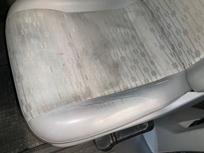 Volkswagen T5 Kombi 2.0 TDI 2011 – снимка 35