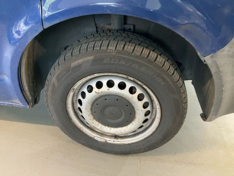 Volkswagen T5 Kombi 2.0 TDI 2011 – снимка 11
