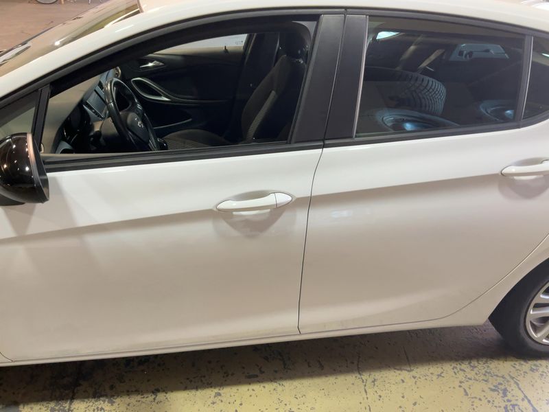 Opel Astra 1.2 Turbo Edition Start/Stop 2021 – снимка 4