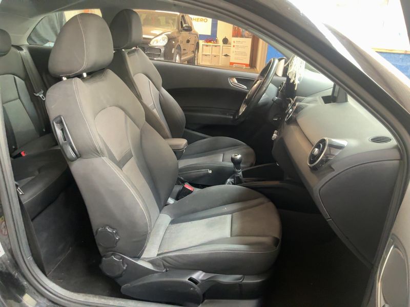Audi A1 1.6 TDI Ambition 2011 – снимка 16