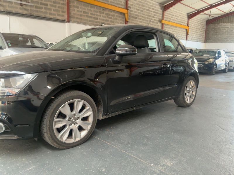 Audi A1 1.6 TDI Ambition 2011 – снимка 2