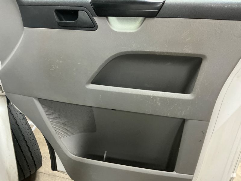 Volkswagen T5 Transporter 2.0 TDI Kasten lang 2012 – снимка 41