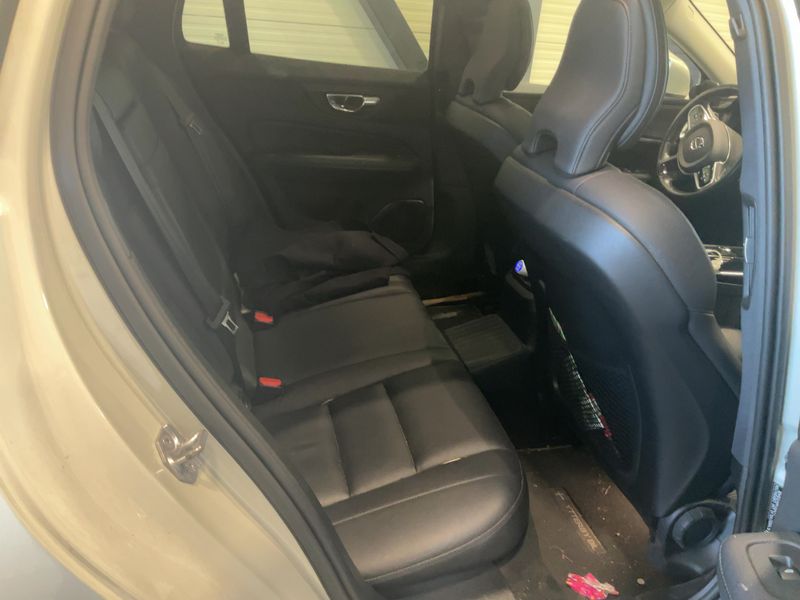 Volvo V60 2.0 T8 Plug-in Hybrid Inscription Expression AWD 2020 – снимка 20