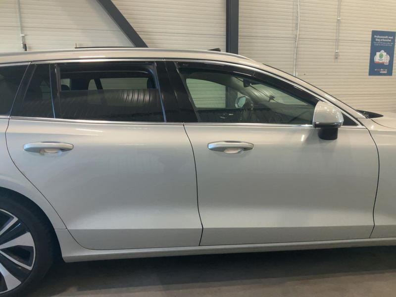 Volvo V60 2.0 T8 Plug-in Hybrid Inscription Expression AWD 2020 – снимка 11