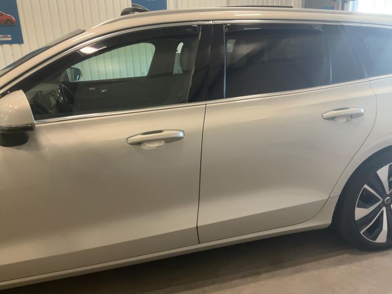 Volvo V60 2.0 T8 Plug-in Hybrid Inscription Expression AWD 2020 – снимка 4