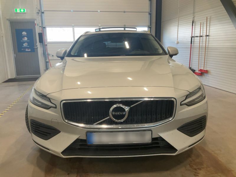 Volvo V60 2.0 T8 Plug-in Hybrid Inscription Expression AWD 2020 – снимка 14