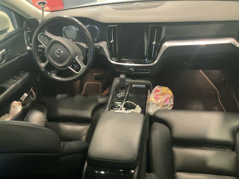 Volvo V60 2.0 T8 Plug-in Hybrid Inscription Expression AWD 2020 – снимка 18