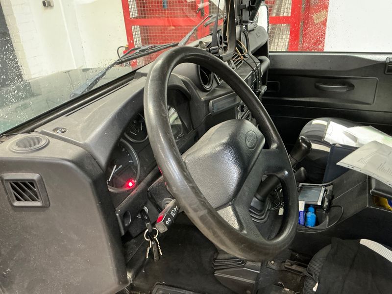 Land Rover Defender 2.4 Td4 110 S Station Wagon 2011 – снимка 30