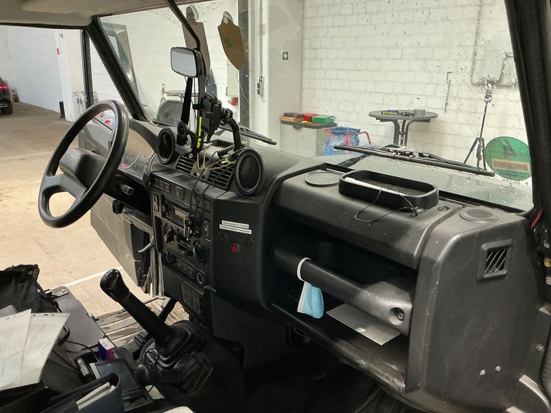 Land Rover Defender 2.4 Td4 110 S Station Wagon 2011 – снимка 32
