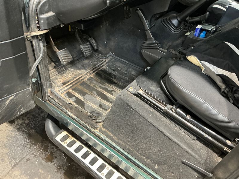 Land Rover Defender 2.4 Td4 110 S Station Wagon 2011 – снимка 31