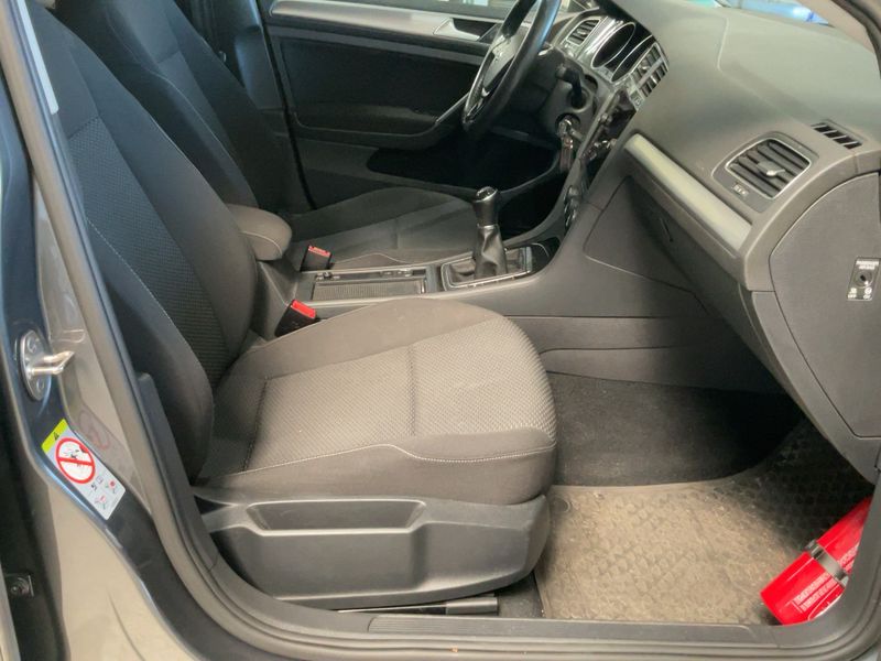 Volkswagen Golf VII 1.6 TDI Trendline BlueMotion Tech 2017 – снимка 16