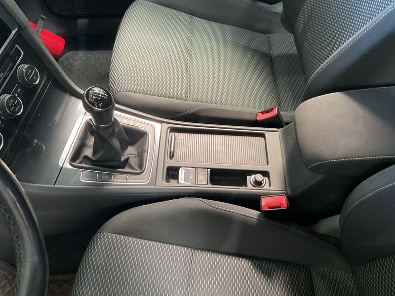 Volkswagen Golf VII 1.6 TDI Trendline BlueMotion Tech 2017 – снимка 23
