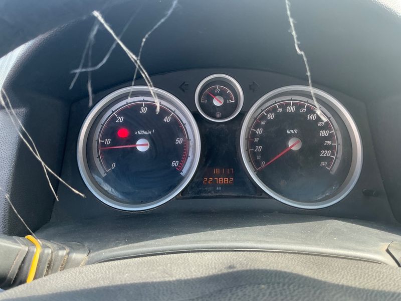 Opel Astra GTC 1.9 CDTI Sport 2005 – снимка 4