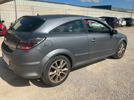 Opel Astra GTC 1.9 CDTI Sport 2005 – снимка 2