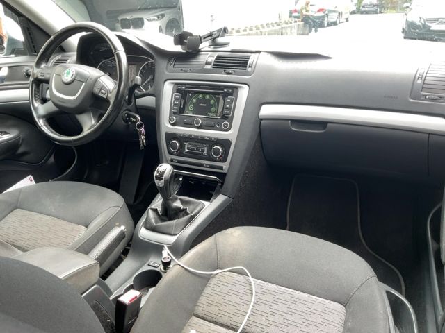 Skoda Octavia 1.6 TDI Ambition 2012 – снимка 17