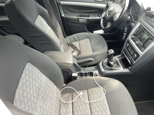 Skoda Octavia 1.6 TDI Ambition 2012 – снимка 16