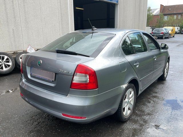 Skoda Octavia 1.6 TDI Ambition 2012 – снимка 8