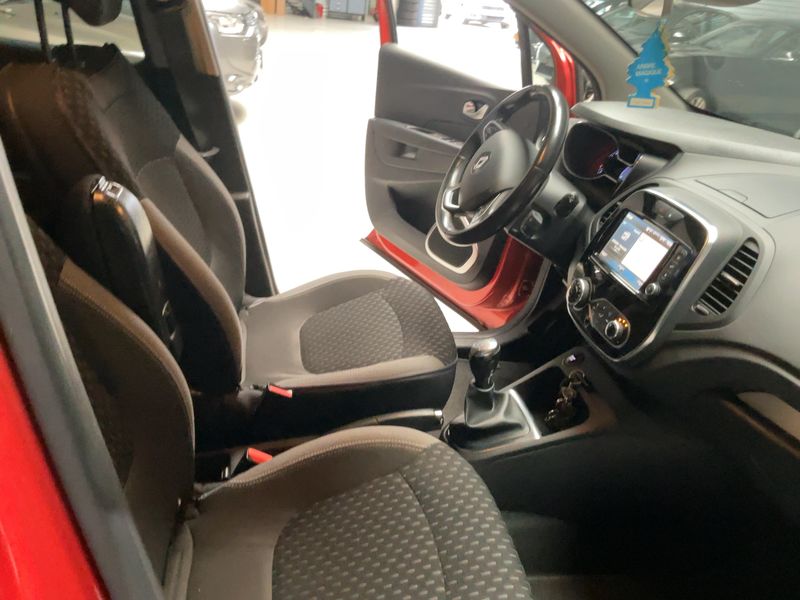 Renault Captur 0.9 Energy Intens 2017 – снимка 16