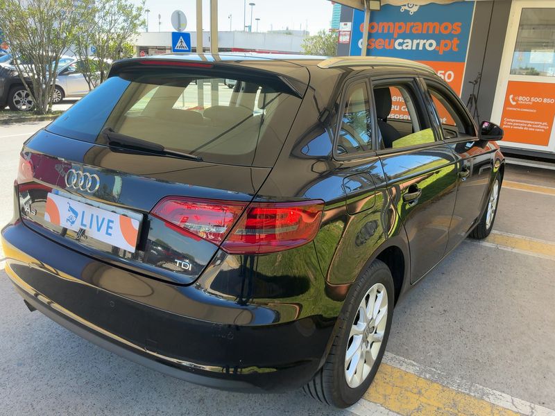 Audi A3 Sportback 1.6 TDI Attraction 2015 – снимка на щета 8