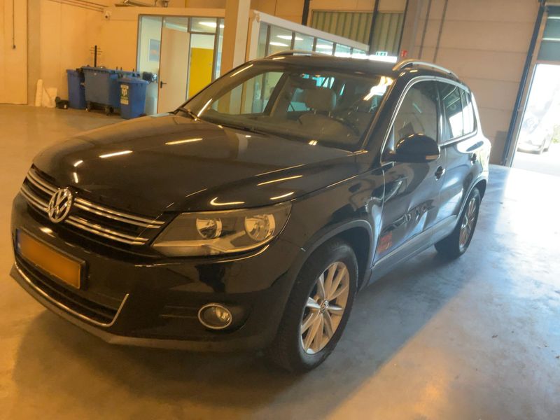 Volkswagen Tiguan 1.4 TSI Sport & Style BlueMotion Tech 2015 – снимка 1