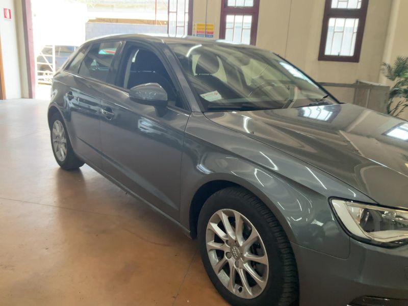 Audi A3 Sportback 1.6 TDI Attraction 2015 – снимка 12