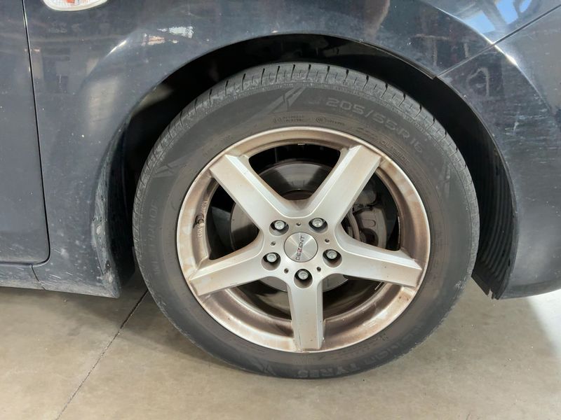 Hyundai i30 1.6 GDI FIFA World Cup Edition 2013 – снимка 11