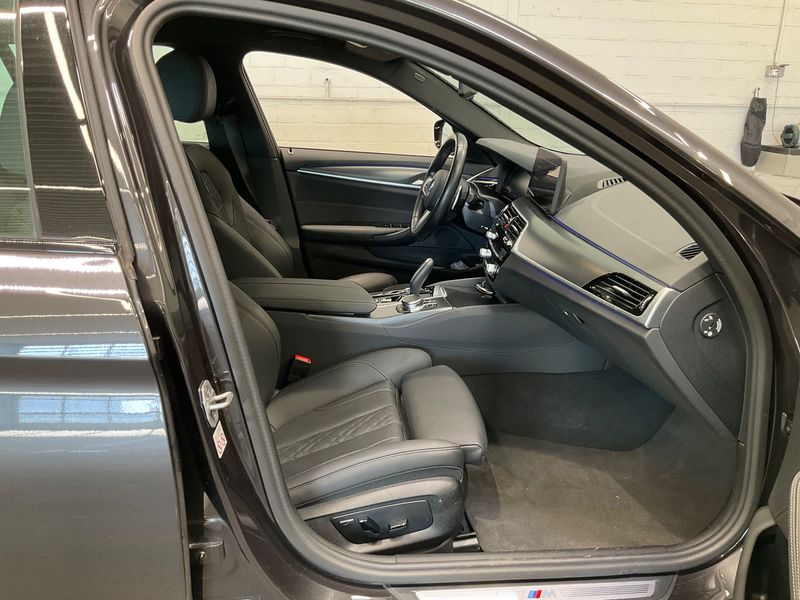BMW 5er 520i Mild-Hybrid M Sport 2023 – снимка 16