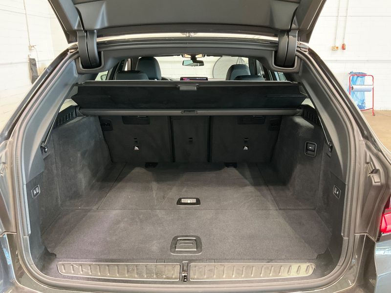 BMW 5er 520i Mild-Hybrid M Sport 2023 – снимка 15