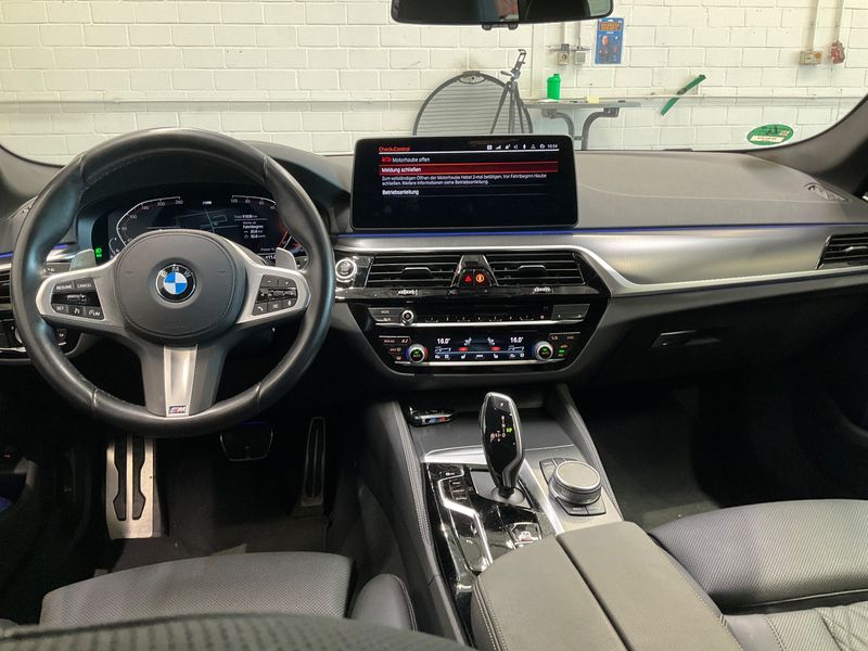 BMW 5er 520i Mild-Hybrid M Sport 2023 – снимка 17