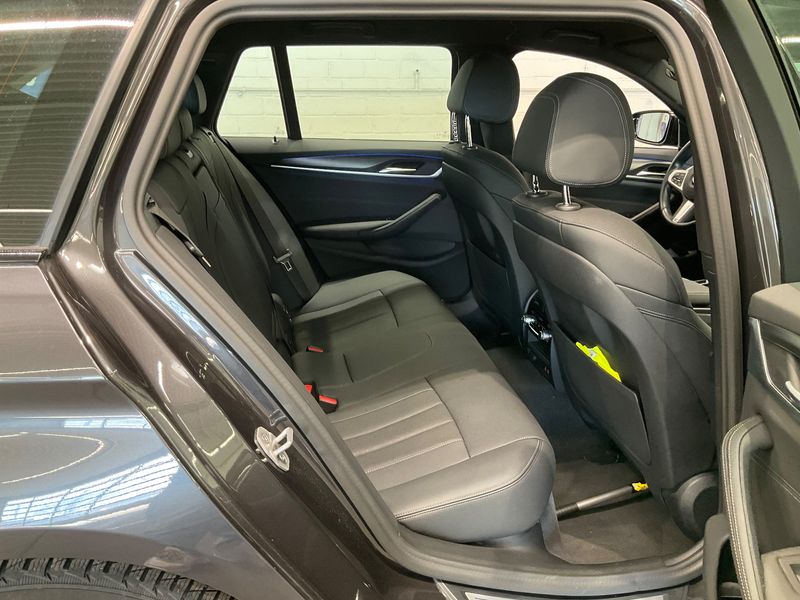 BMW 5er 520i Mild-Hybrid M Sport 2023 – снимка 19