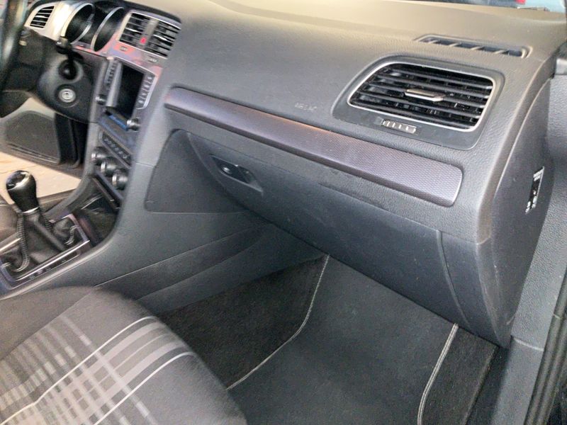Volkswagen Golf VII 1.2 TSI Lounge BlueMotion Tech 2016 – снимка 31